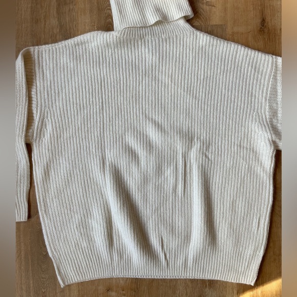 NWT Autumn Cashmere Oversized Turtleneck in WHITE - Picture 10 of 13